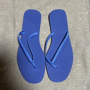 NWOT Rothy’s splash flip size 10